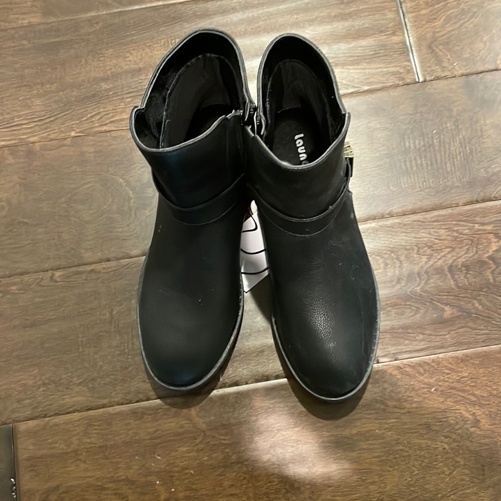NWT LAUNDRY LIST pleather ankle boots 🥾